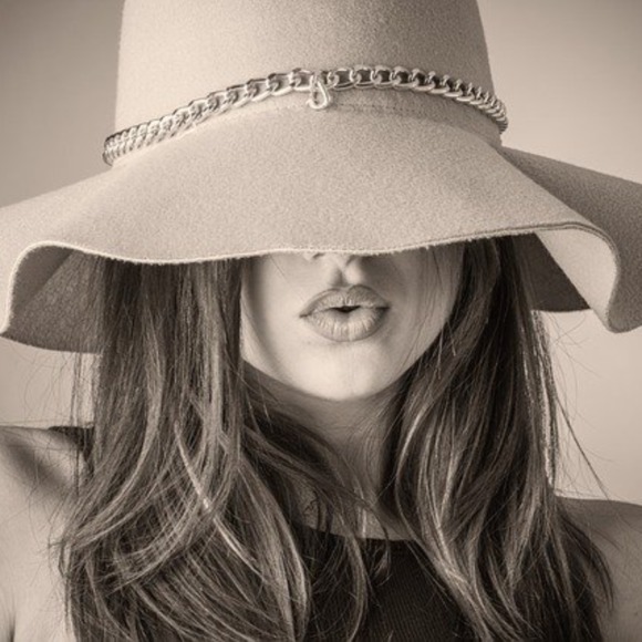 Meet your Posher, Kat - Picture 1 of 1